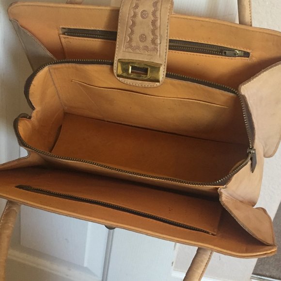 Ideal brand, tooled tan leather handbag - Picture 3 of 4